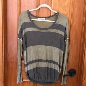 Kokun lightweight sweater in size large
